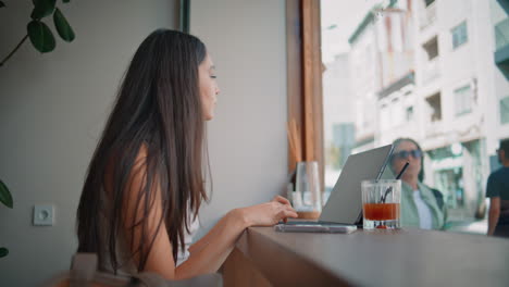 woman working at a cafe