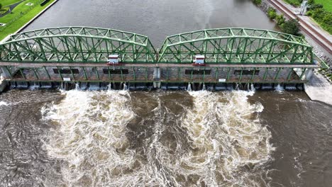 speed ramped clip, forward motion to tilt over bridge