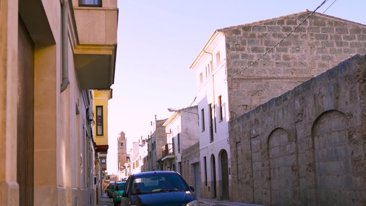 Strada stretta in una città spagnola
