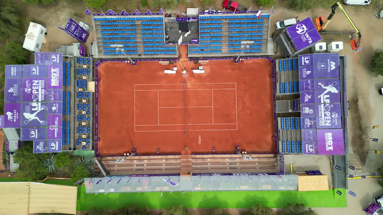 칠레 콜리나 시의 치쿠레오에 있는 테니스 코트