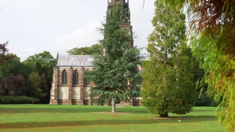 Kirche-Auf-Dem-Gelände-Eines-Englischen-Herrenhauses