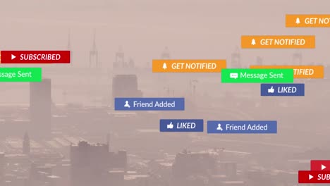 animación de cursores, etiquetas de notificación sobre vista aérea de la niebla cubierta por el paisaje urbano moderno.