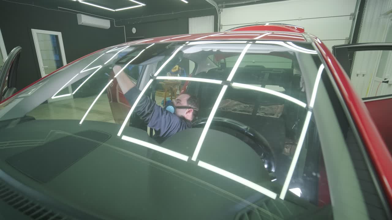 전문적인 자동차 청소. 샤워. 인테리어 세부 사항. 자동차 인테리어를 건조 청소 및 세부 사항; 깊은 좌석 청소; 자동차 세탁에서 거품을 는; 먼지에서 자동차 패널을 청소하는; 진공청소기