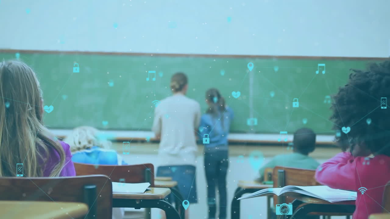 animación de iconos y procesamiento de datos sobre diversos escolares y maestras