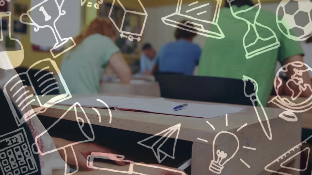 Während Symbole eingeblendet werden, nimmt ein lockiger Student ein Tablet aus dem Schreibtischfach, um während des Unterrichts zu lernen
