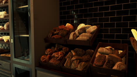 una exhibición de pan recién horneado en una panadería