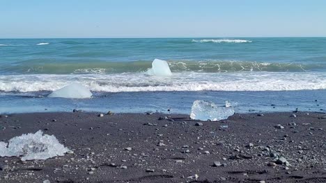 iceland-diamond-beach-in-summer