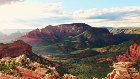 Epic-picturesque-Merry-Go-Round-red-rock-valley-in-Sedona-Arizona,-exposed-ridgel-ine-and-lush-arid-forest