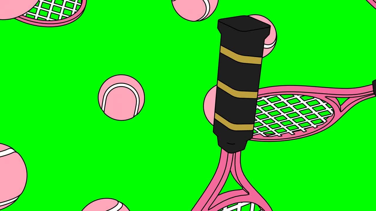 초록색 크로마 키 배경에 핑크색 테니스 공과 테니스 라켓.
