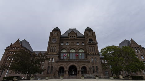 Timelapse-of-stormy,-overcast-sky-behind-the-Ontario-Legislative-Building-in-Toronto