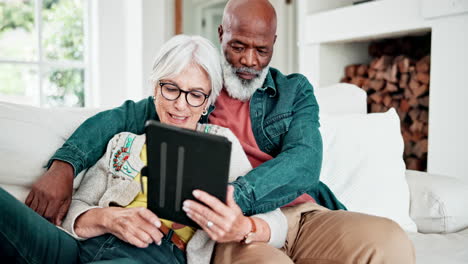 Old-couple-on-sofa-with-tablet