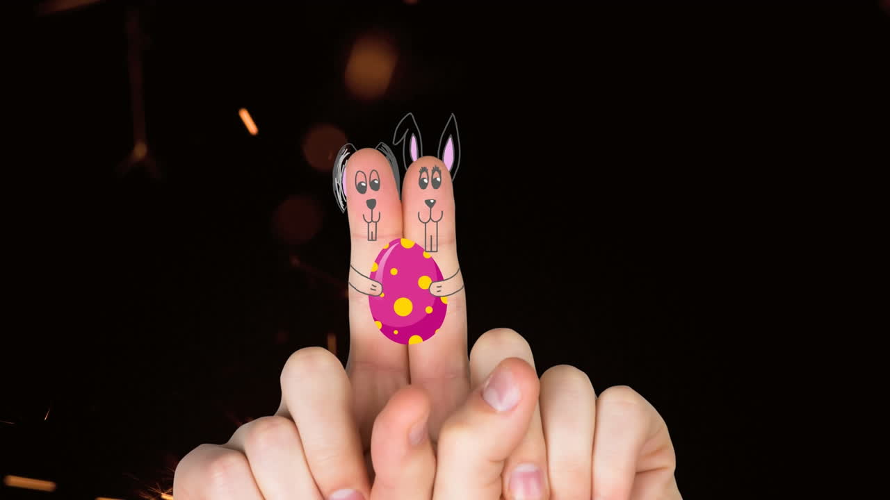 검은색 배경에 불꽃놀이를 통해 재미있는 그림과 함께 백인 여성의 손의 애니메이션