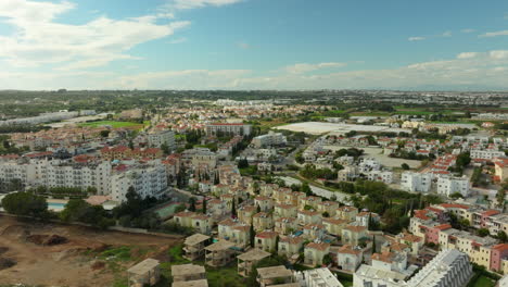 Stadt-Protaras-Mit-Hotelresort-Und-Wohngebiet-An-Sonnigen-Tagen-Auf-Zypern