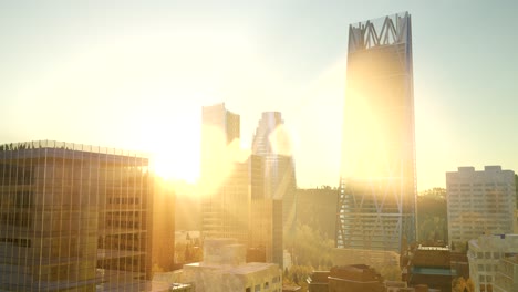 Rascacielos-De-La-Ciudad-Con-Toques-De-Lentes-Al-Atardecer