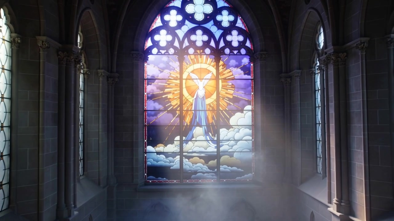 Telecamera che scivola verso la vetrata gotica della navata, mentre la luce del sole illumina una figura ammantata e la foschia diffonde i raggi