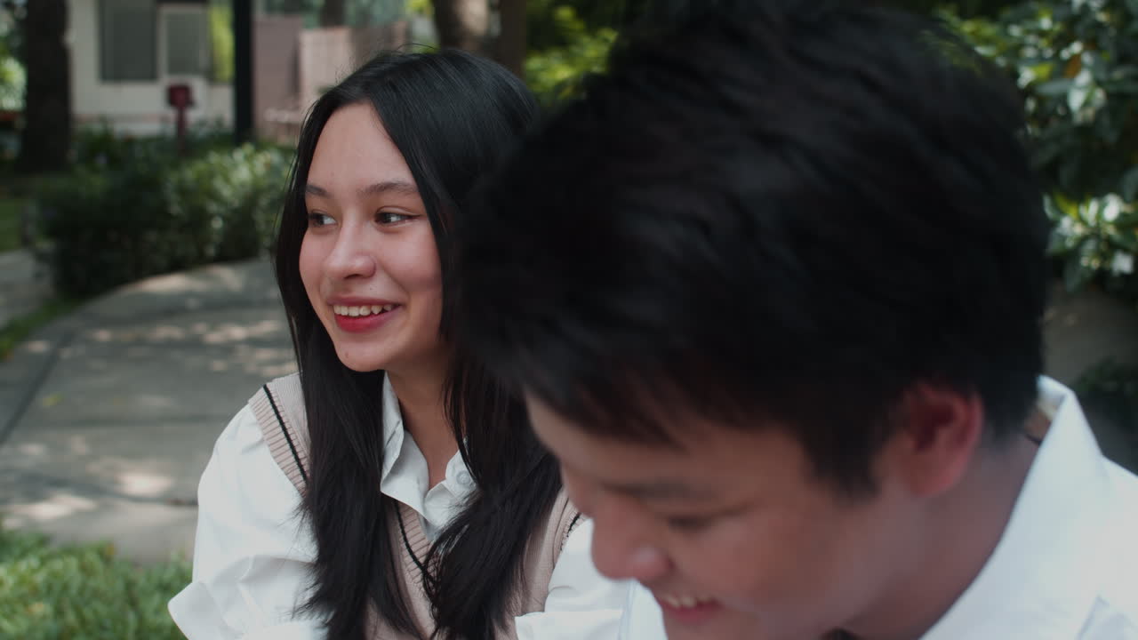 사랑에 빠진 아시아 십대