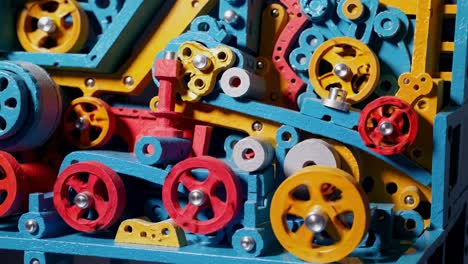 engranajes de modelo mecánico coloridos