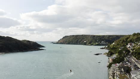 Paisaje-Marino-Escénico-En-Salcombe-En-Devon,-Inglaterra---Toma-Aérea-De-Drones