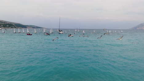 Idyllische-Meereslandschaft-Mit-Segelbooten-In-Baska,-Krk,-Kroatien---Drohnenaufnahme-Aus-Der-Luft