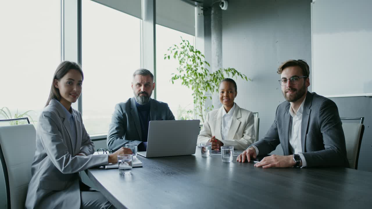 reunión de negocios en una oficina moderna