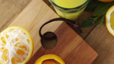 Overhead-of-sweet-limes-and-glass-of-juice