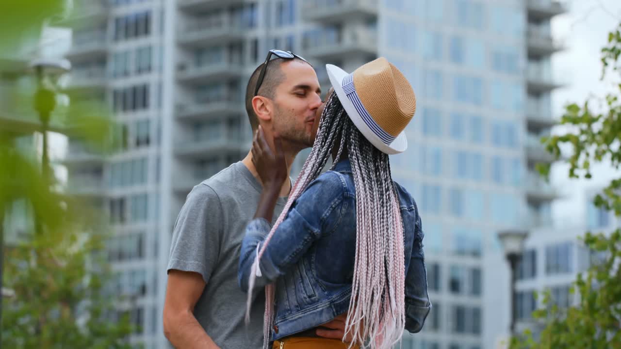 Couple kissing each other in the city 4k