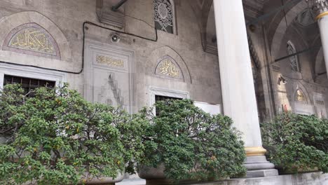 el exterior de una histórica mezquita turca