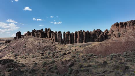 orbiting shot of the frenchman coulee rocks in eastern washington, a rock climbing destination