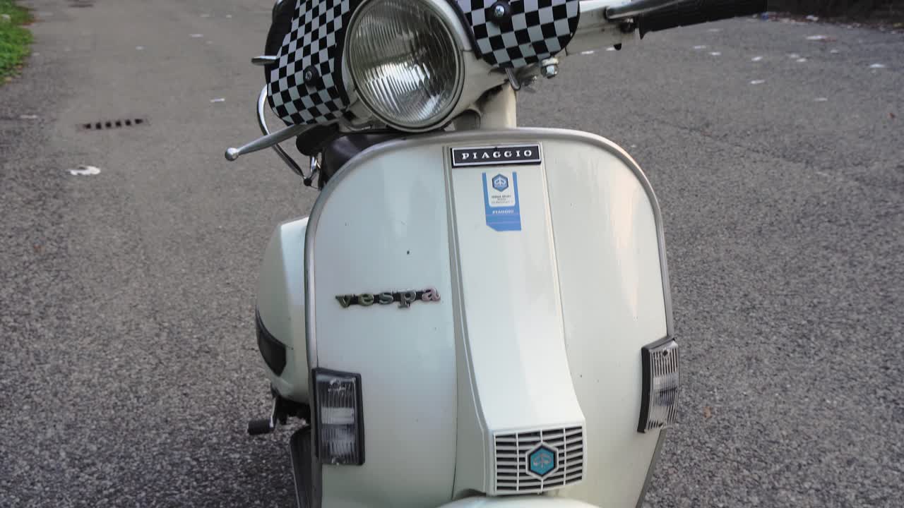 vespa piaggio 50 special 152 px 80s 70s retro scooter italian style