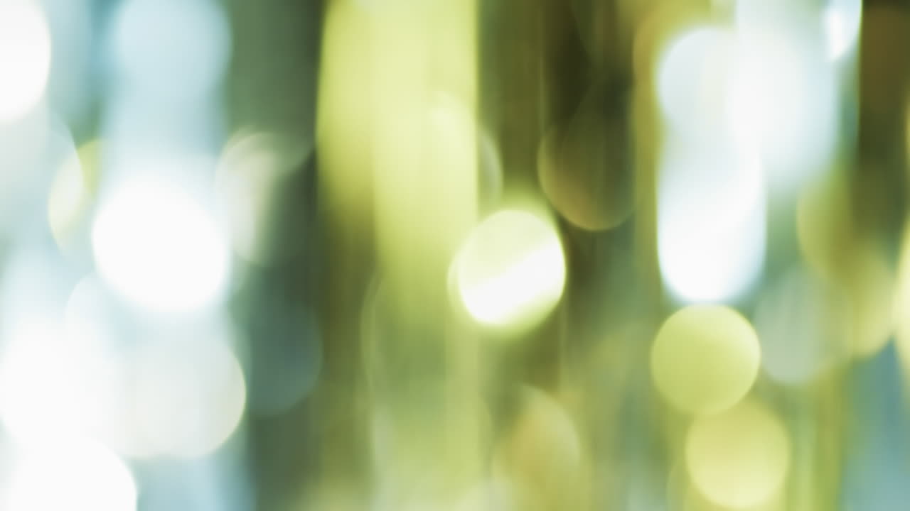 video de puntos de luz bokeh verdes parpadeantes con espacio de copia