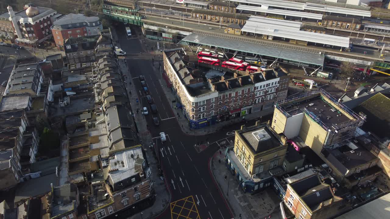 도시 교차로의 원형 항공 시각