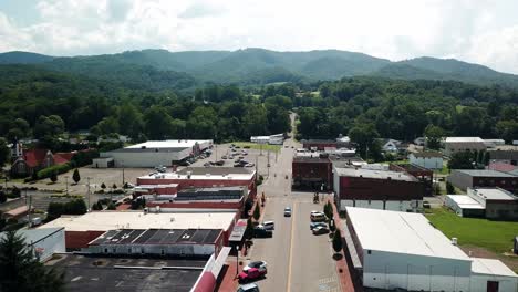 4k aéreo de la ciudad montañosa de tennessee