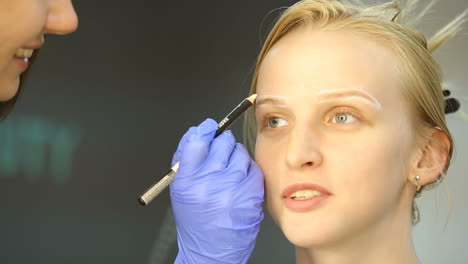 mikrobleyding eyebrows workflow in a beauty salon