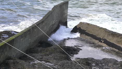 inundación del puerto deportivo con marea alta
