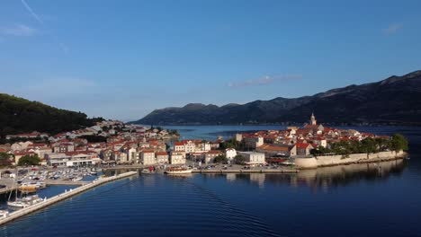 Pintoresca-Isla-De-Korcula-En-El-Mar-Adriático,-Croacia,-Disparo-De-Drone