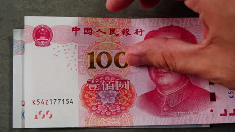 billetes de banco de yuanes chinos