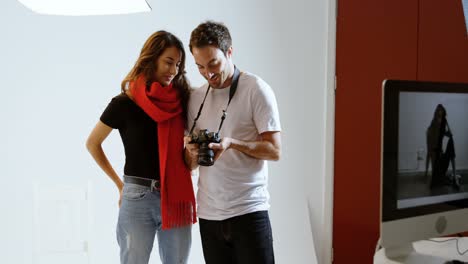 male photographer and model discussing over photos 4k