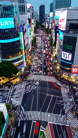 el cruce de shibuya por la noche