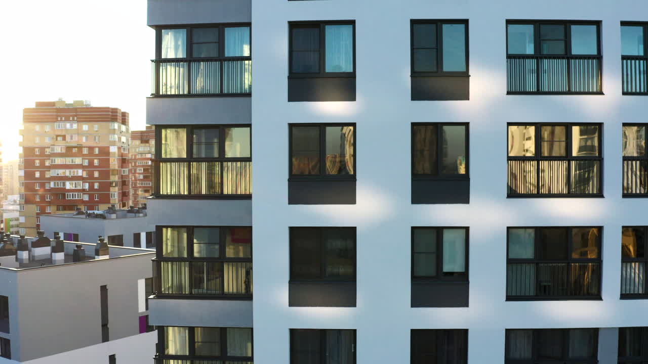 fachada de un edificio de apartamentos moderno