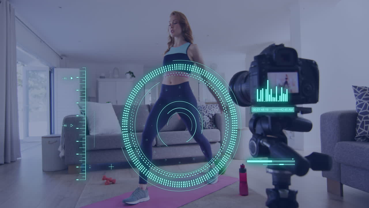 animación del procesamiento de datos sobre una mujer caucásica haciendo ejercicio, grabando un vlog de fitness