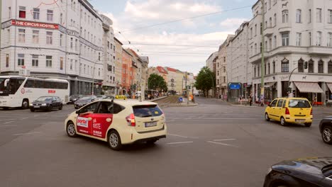 trafficato incrocio di berlino