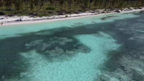 increíble imagen aérea de drones de la playa del mar