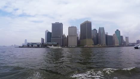 Skyline-of-Lower-Manhattan-in-New-York-City-during-Boat-Cruise