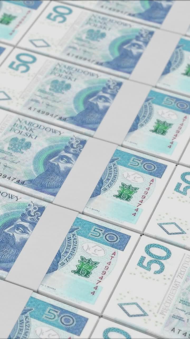 vídeo vertical de billetes de 50 zlotys polacos impresos por una prensa de dinero