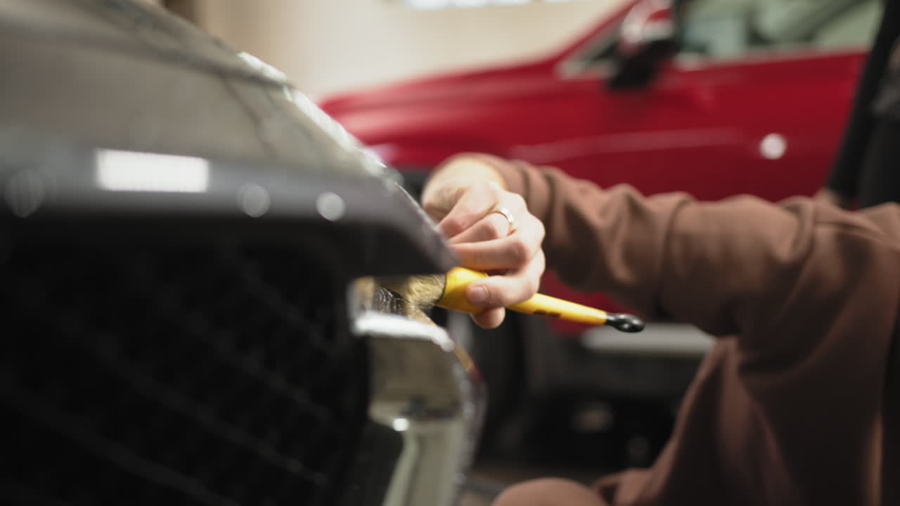 detalles de automóviles en un garaje