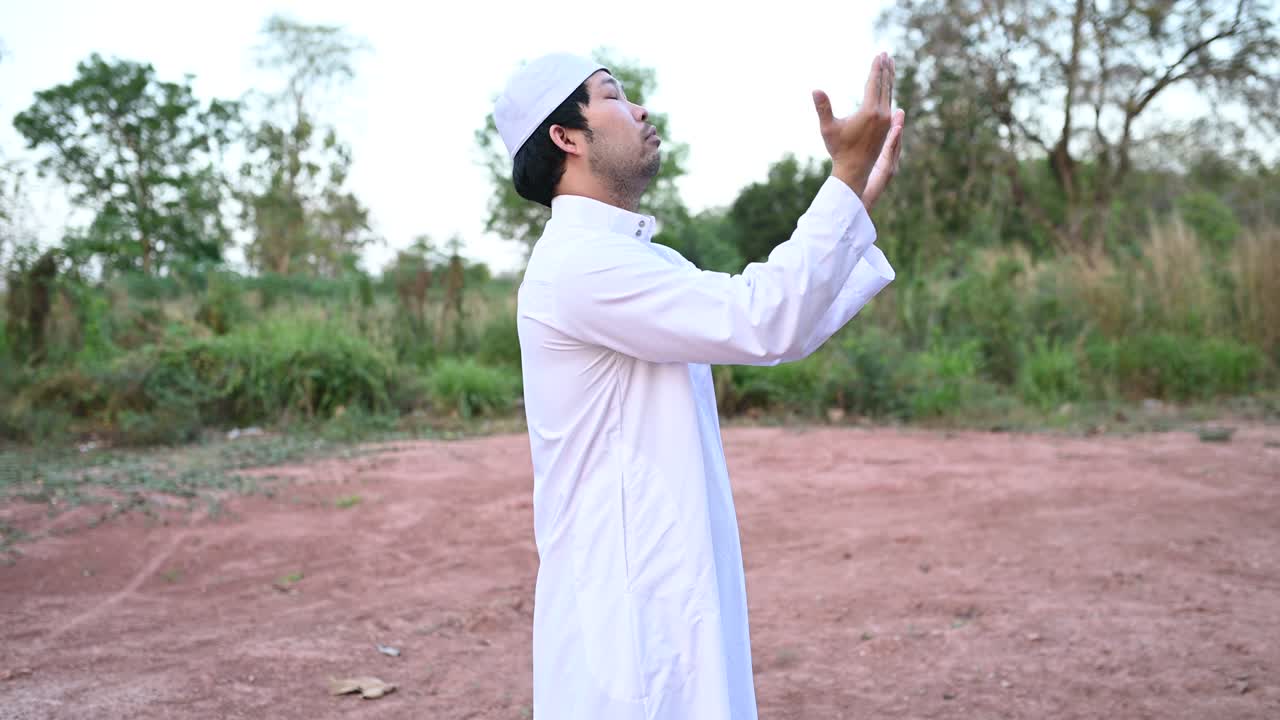 실루 젊은 아시아 무슬림