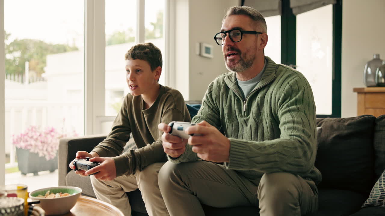padre e hijo jugando videojuegos