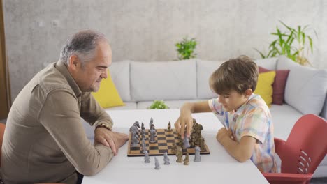 Batalla-De-Ajedrez-Con-El-Abuelo.