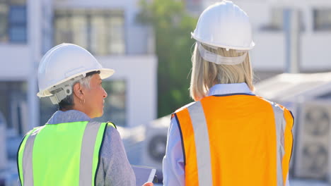 Espalda,-Trabajo-En-Equipo-Y-Mujeres-Trabajadoras-De-La-Construcción.