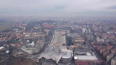 Cityscape-drowning-in-fog.-Milan,-Italy